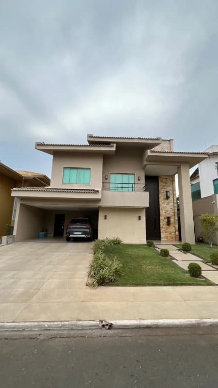 Fachada do Sobrado no Condomínio Jardins Mônaco Aparecida de Goiânia – 5 Quartos com Piscina